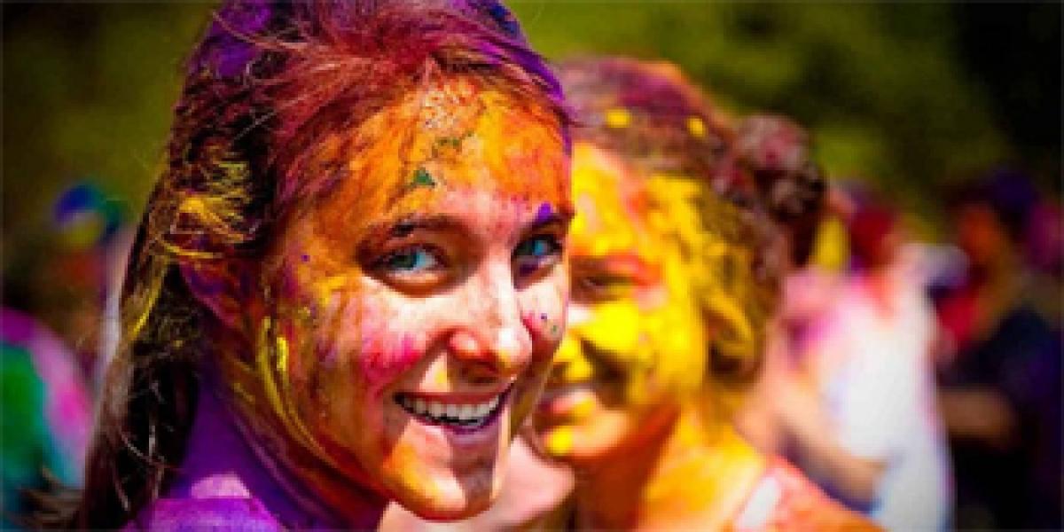 Avoid embarrassing wardrobe malfunctions: Lingerie tips for Holi